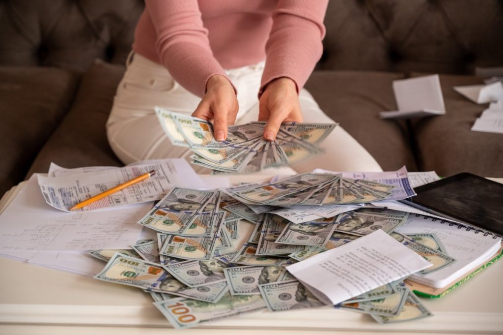 Emergency Loans Fast Cash Options People Turn to When Banks Say No